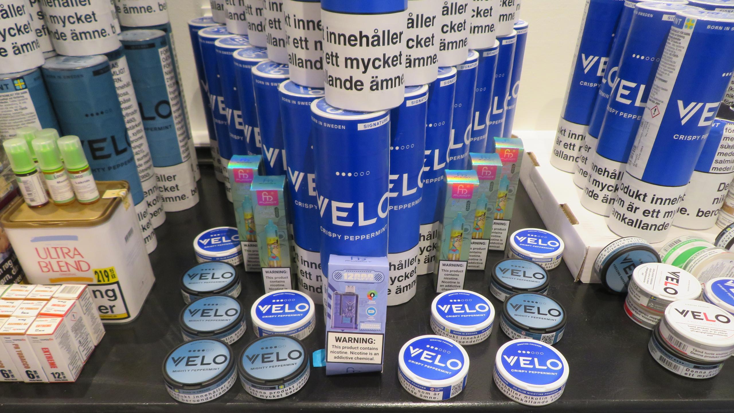 Her ses et udvalg af Skattestyrelsens beslag ved den store kioskaktion. Foto: Skattestyrelsen.